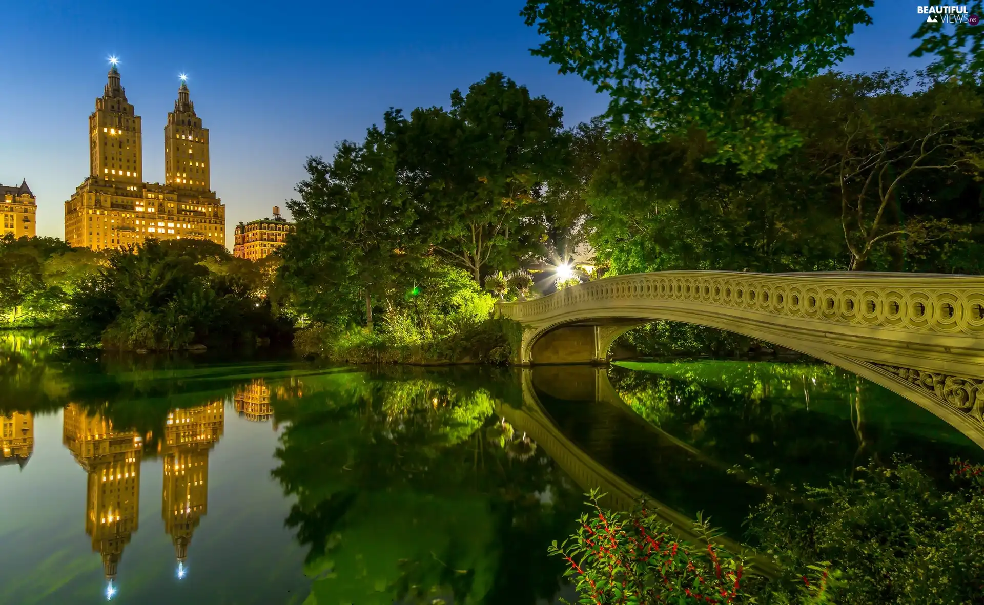 New York, The United States, Central Park, Bow Bridge, Eldorado Building, reflection, light, twilight, lake