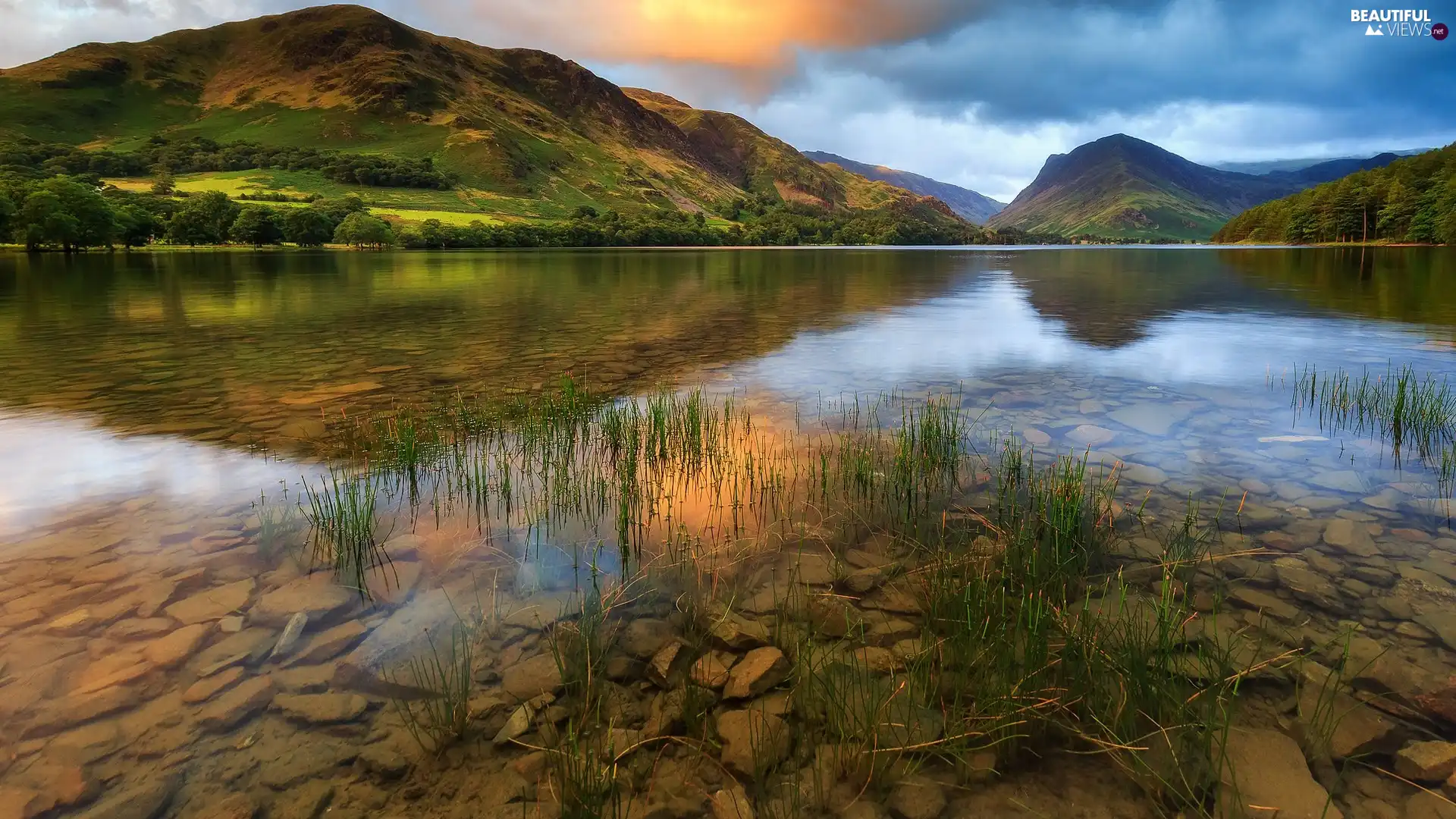Lake Buttermere, England, Stones, grass, Mountains, Lake District