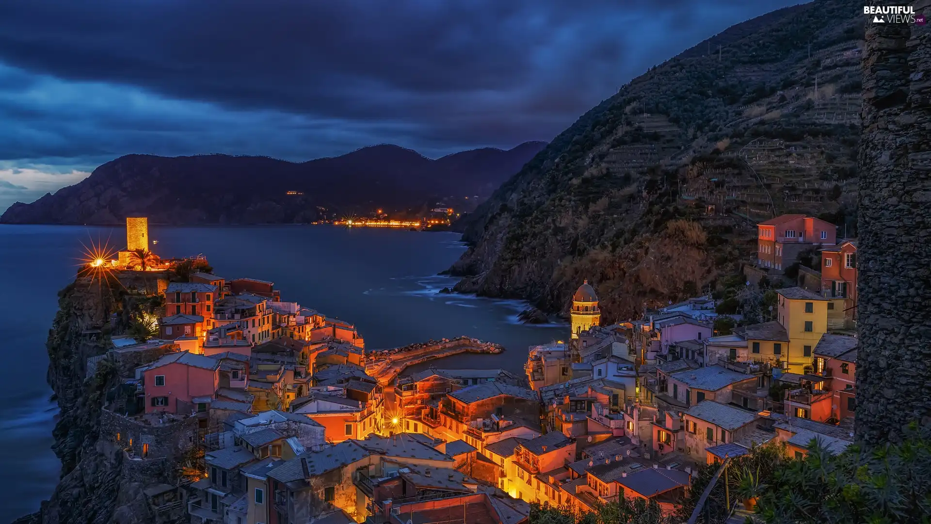 illuminated, Vernazza, sea, Ligurian Riviera, Italy, Houses, Mountains