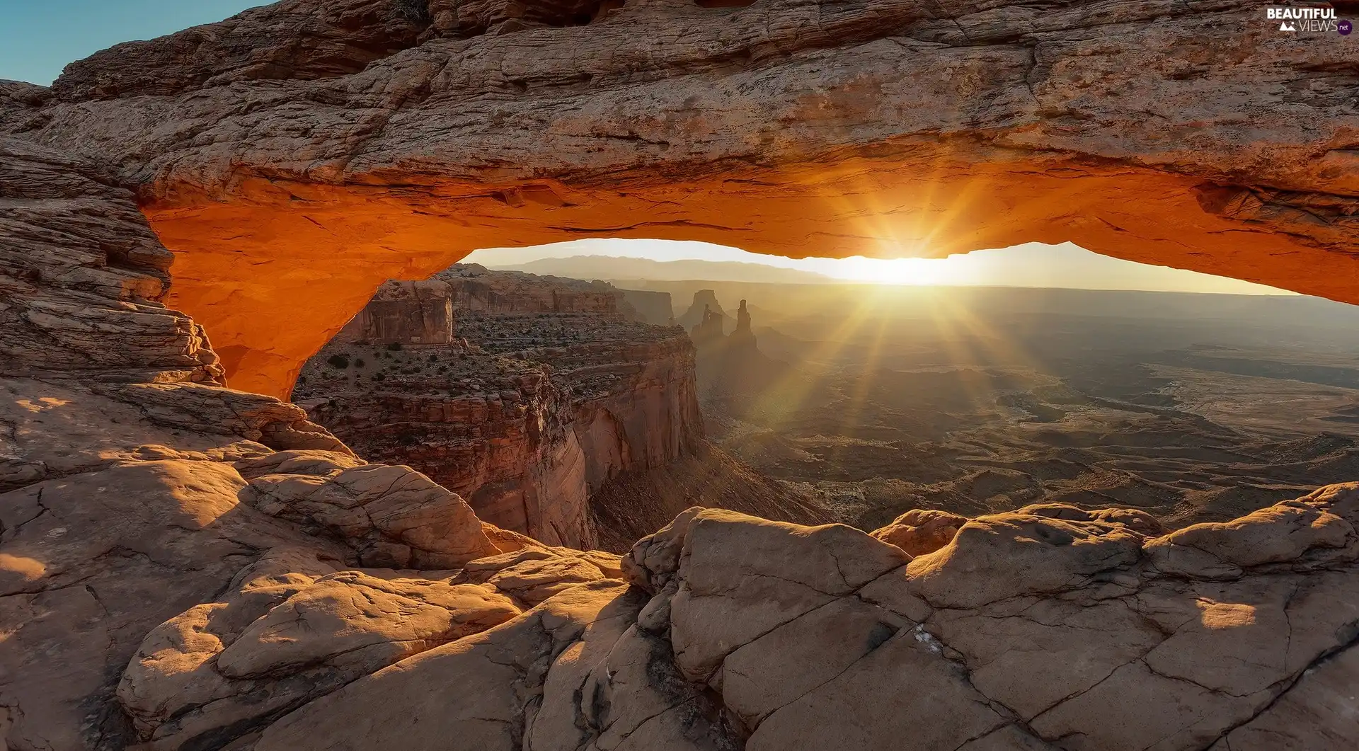Mesa Arch, Utah State, canyon, Canyonlands National Park, The United States, rocks, rays of the Sun