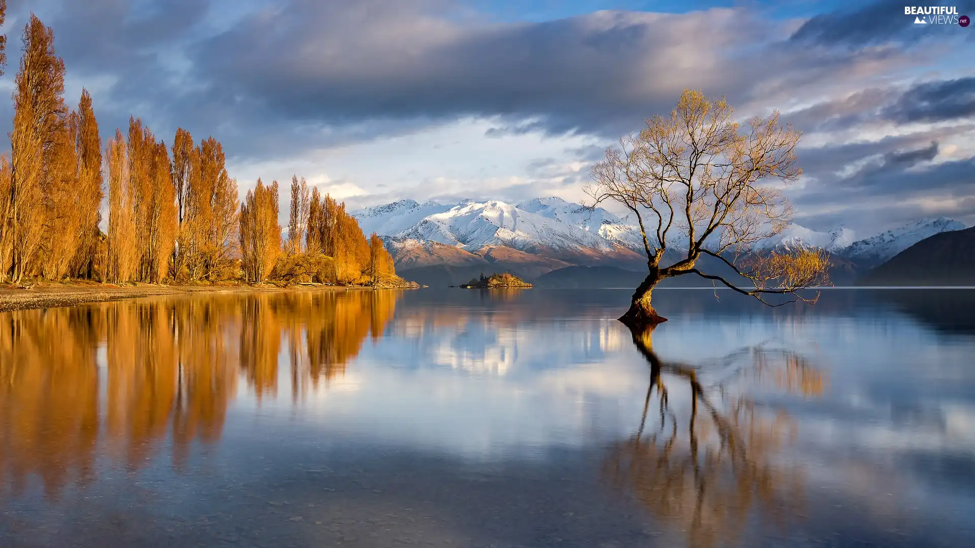 Mountains, Wanaka Lake, clouds, New Zeland, autumn, trees
