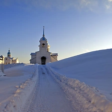 Church, cleared of snow, Way