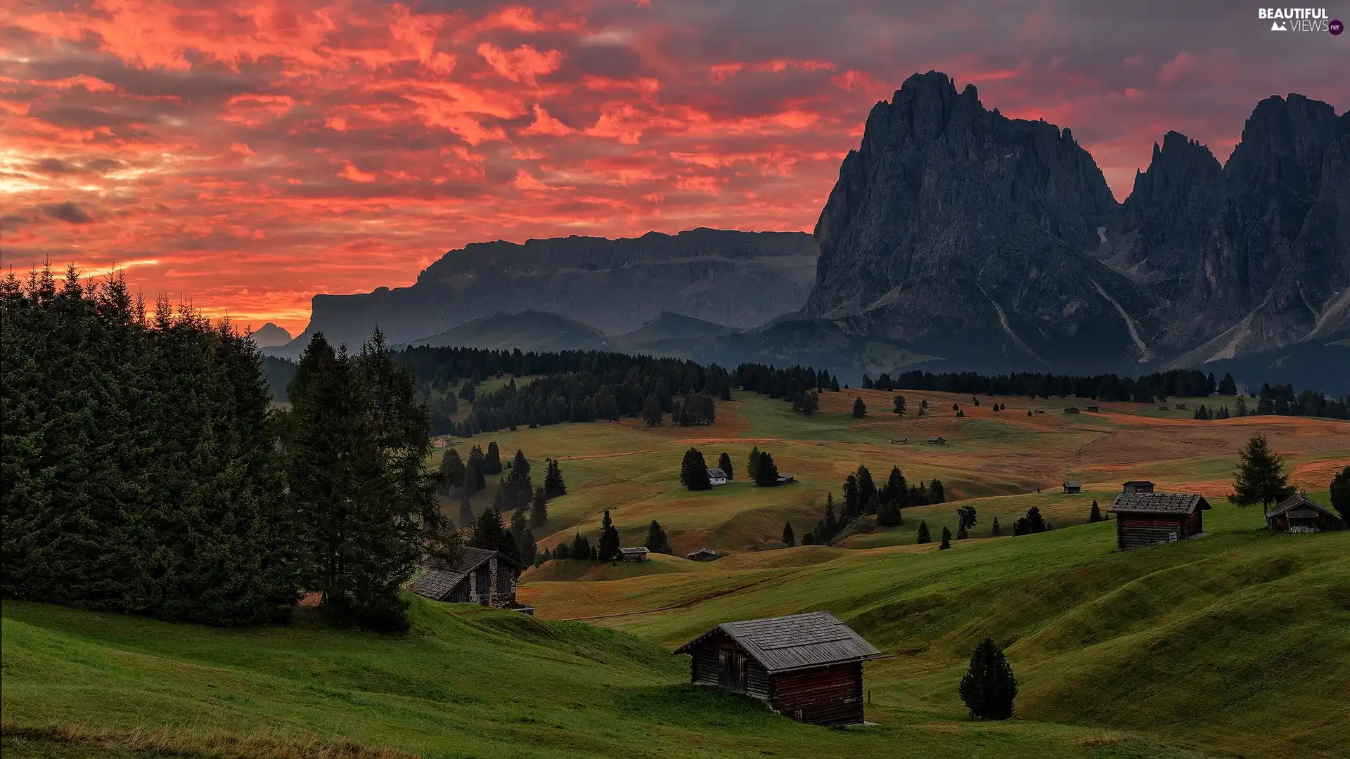 Val Gardena, Mountains, trees, Houses, Red, Italy, Seiser Alm Meadow, Valley, Dolomites, Sky, viewes