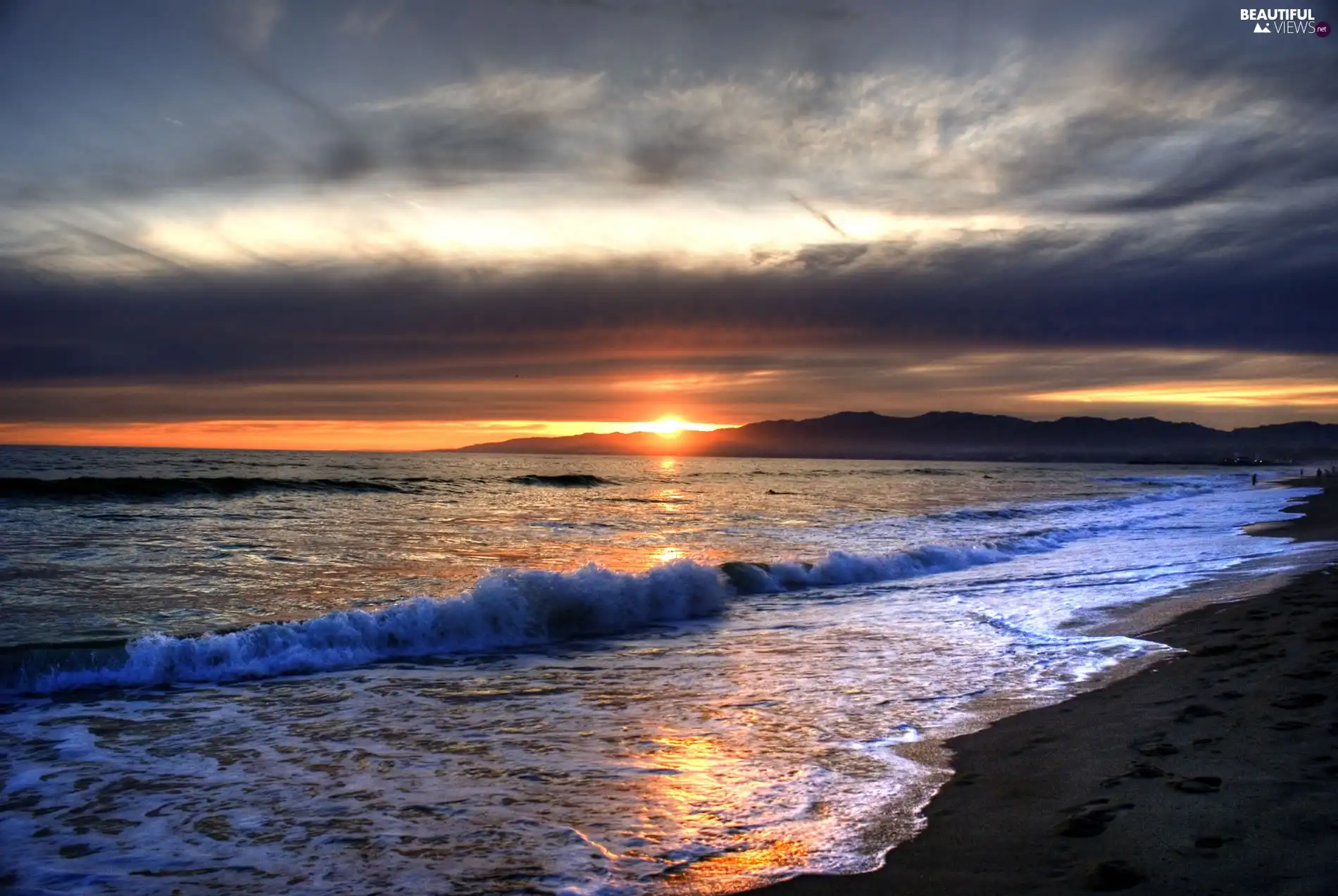 Beaches, sea, sun, clouds, west