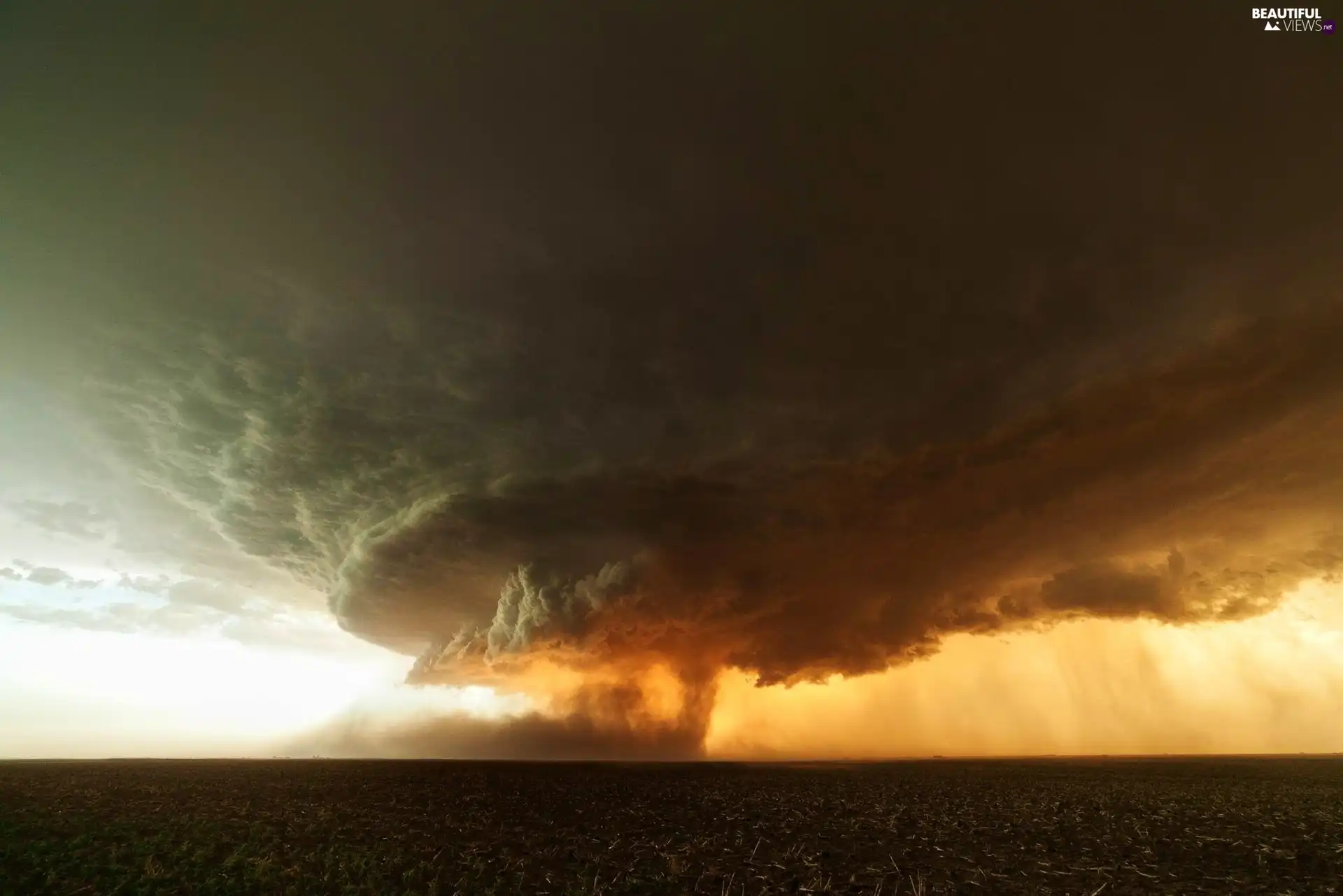 Twister, clouds