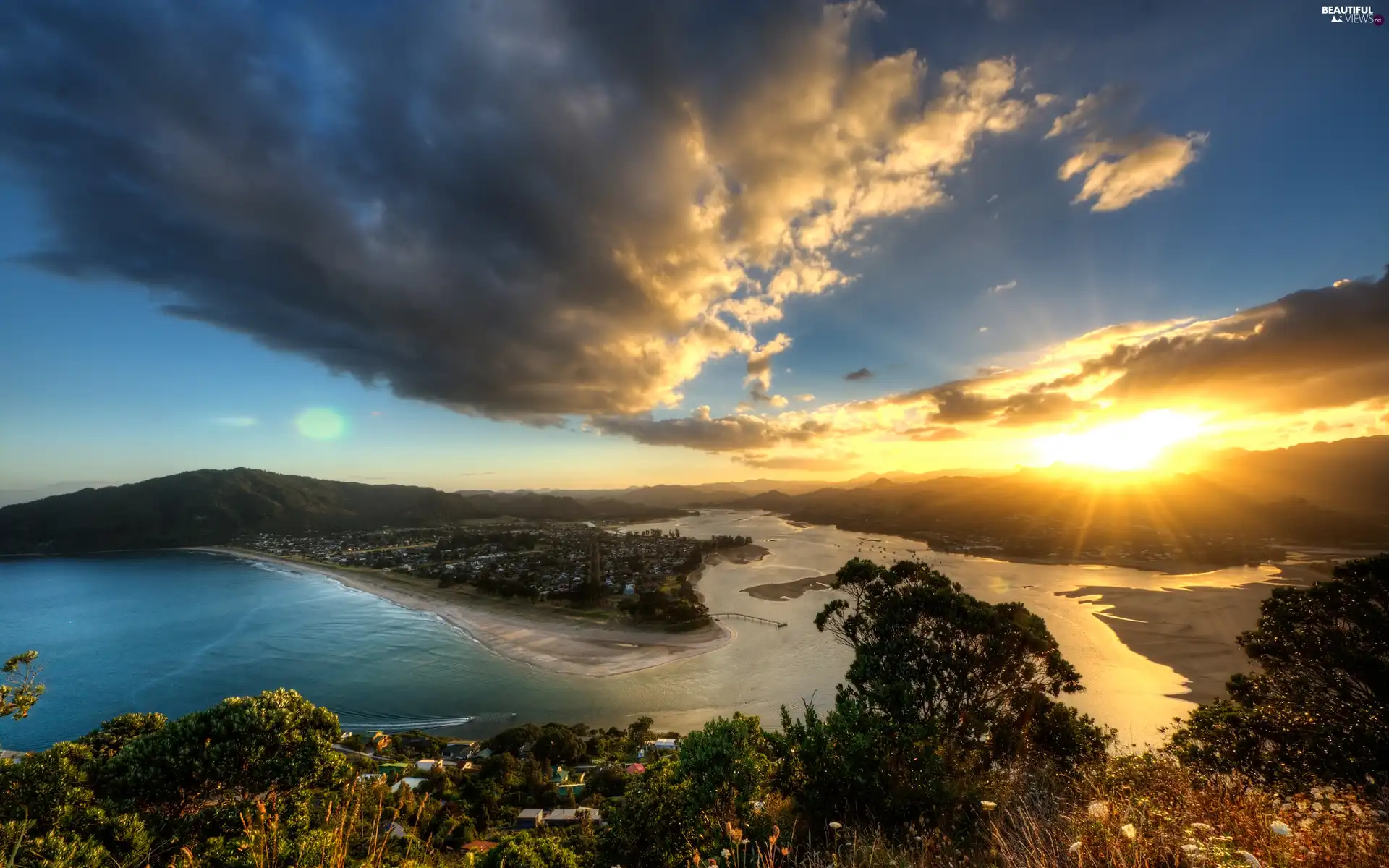 emerging, sun, Gulf, clouds, sea