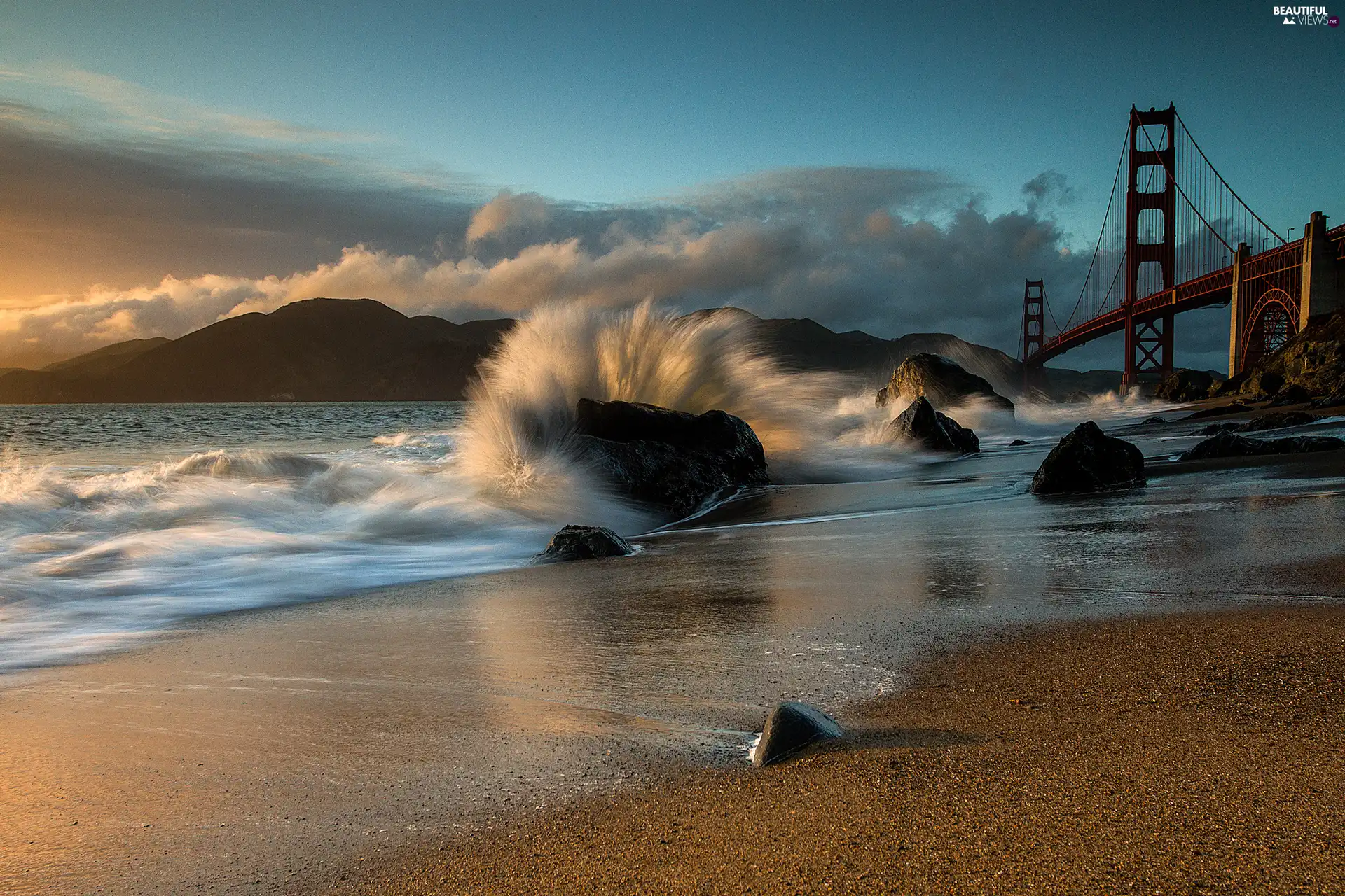 Tides, San Francisco, The Golden Gate Bridge