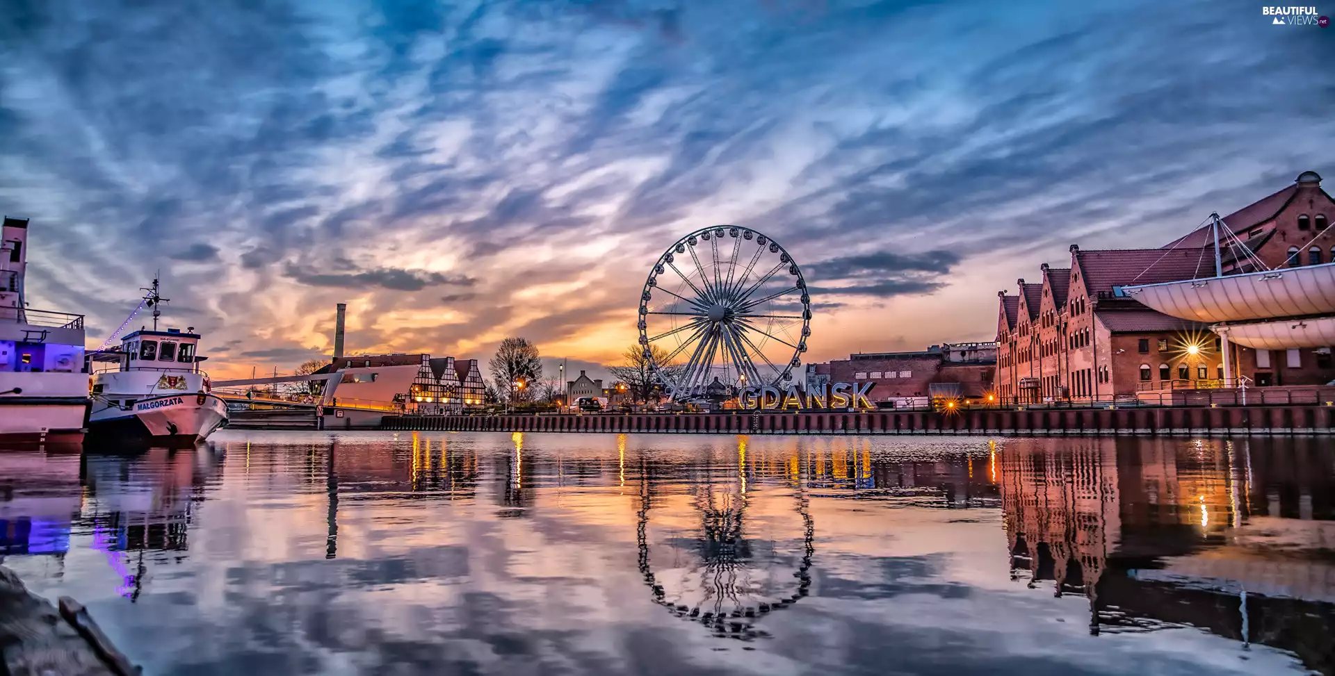 Houses, Gdańsk, Ferris Wheel, River Motlawa, Poland, Ship, Sky