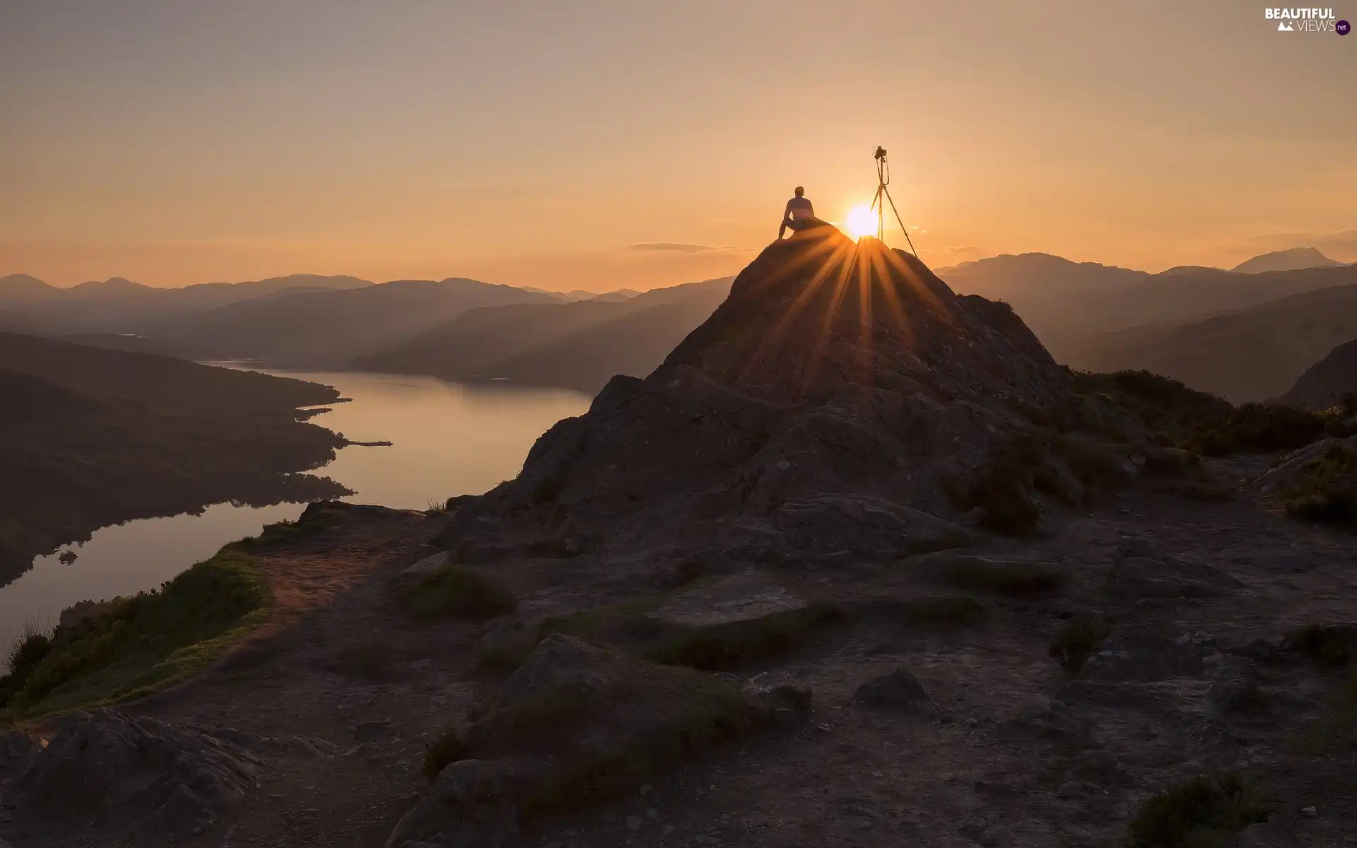 Stirling County, Scotland, Loch Katrine Lake, Loch Lomond and the Trossachs National Park, stand, rays of the Sun, Great Sunsets, Human, Ben Aan Hill