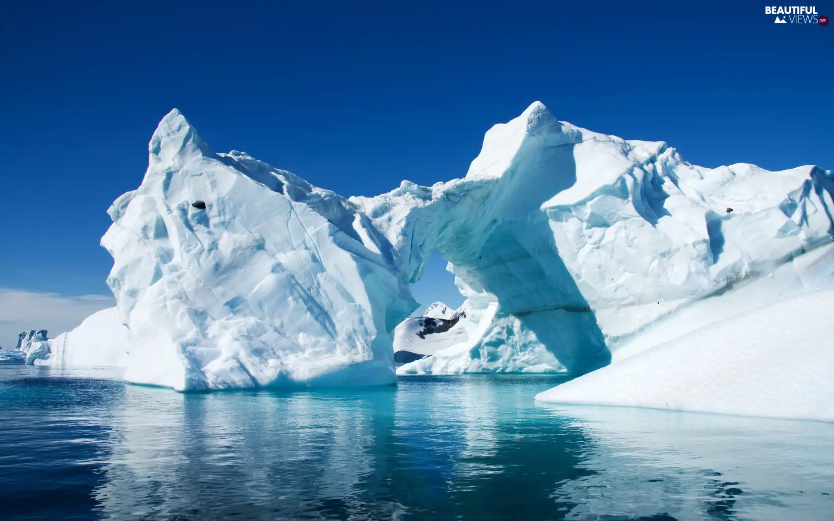Ice, sea, mountains