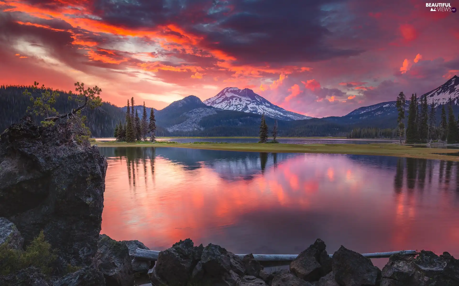 lake, Mountains, Stones, forest, clouds, reflection, viewes, Great Sunsets, trees