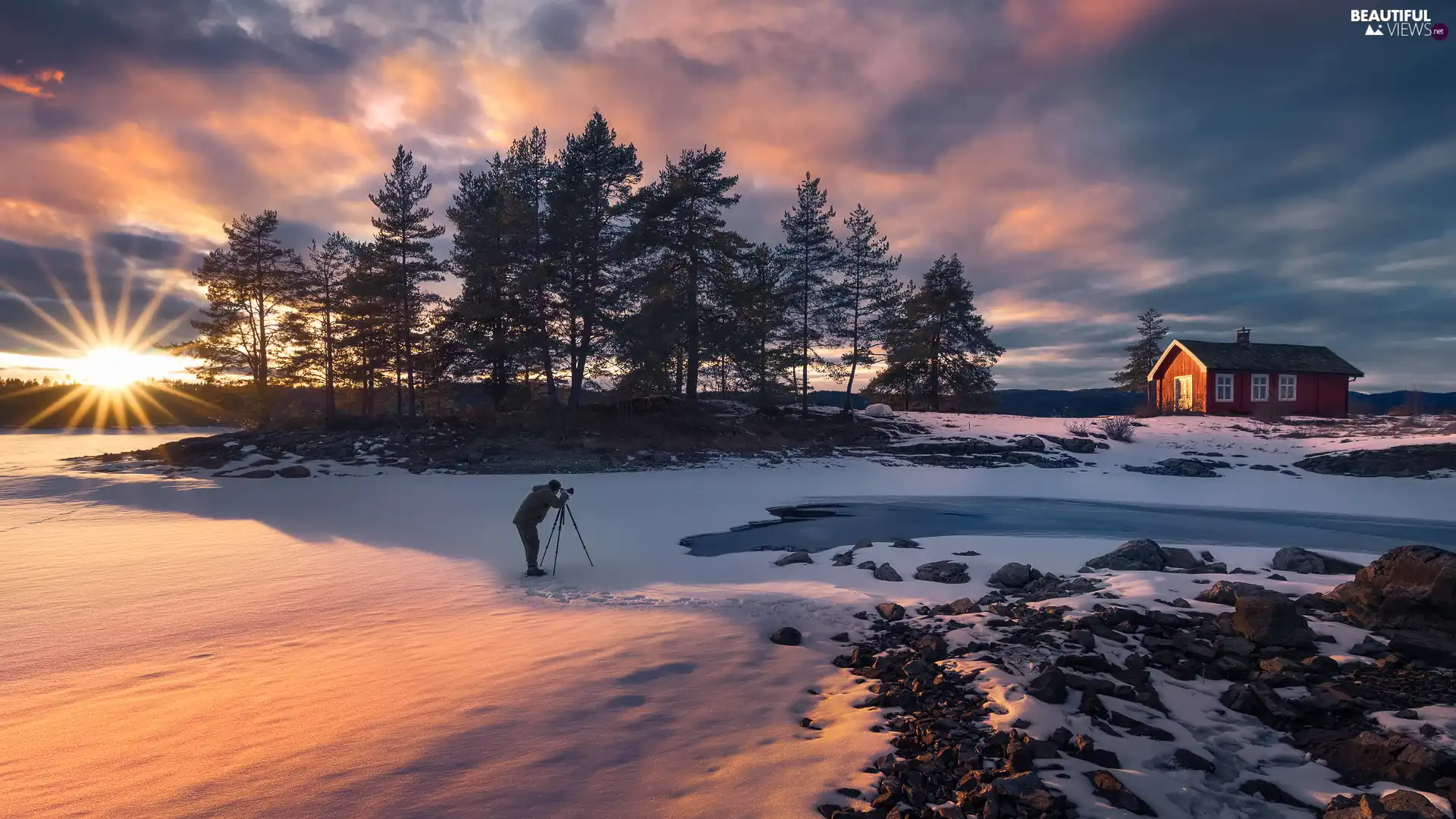 trees, winter, viewes, rays of the Sun, house, photographer, lake, Red, frozen