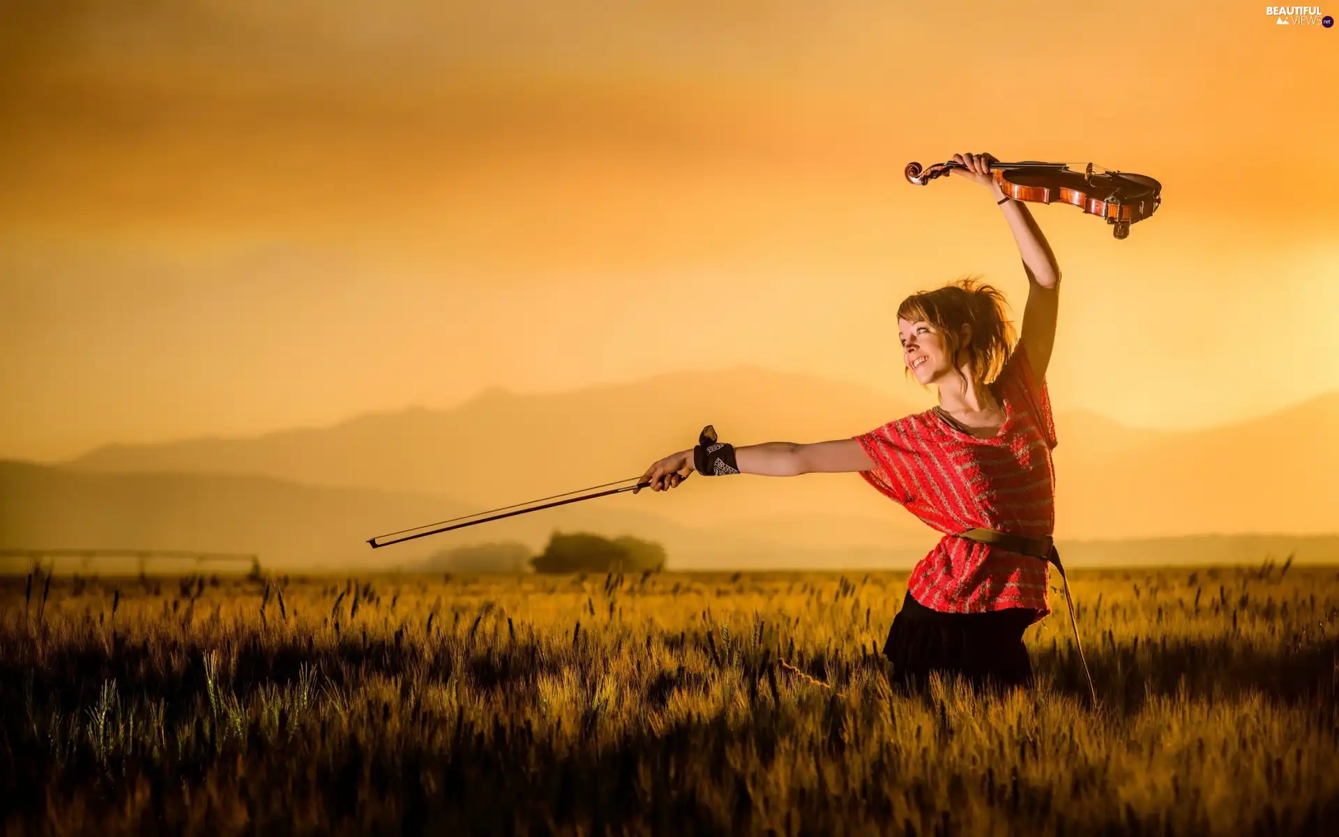 Meadow, Mountains, Stirling, violin, Lindsey