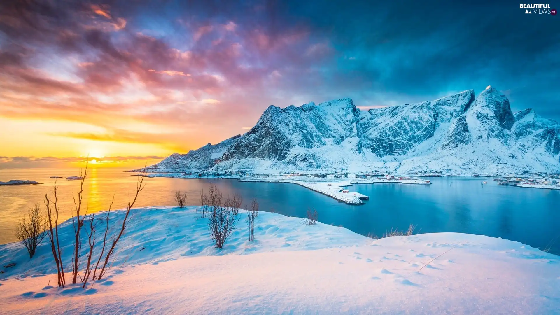 winter, Lofoten, Reine Village, Houses, Norwegian Sea, Norway, Moskenesoya Island, sea, Mountains, Great Sunsets