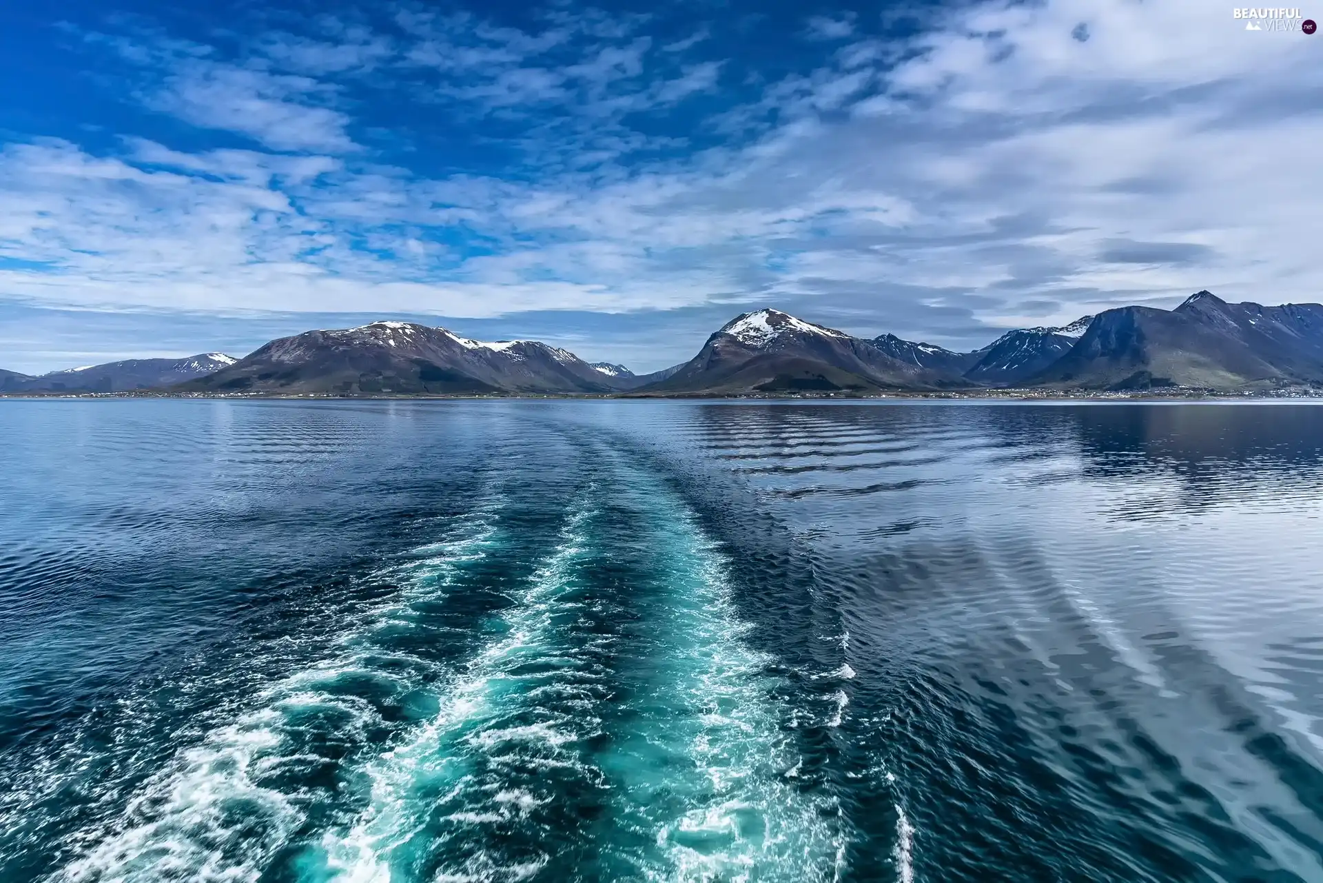 sea, Mountains