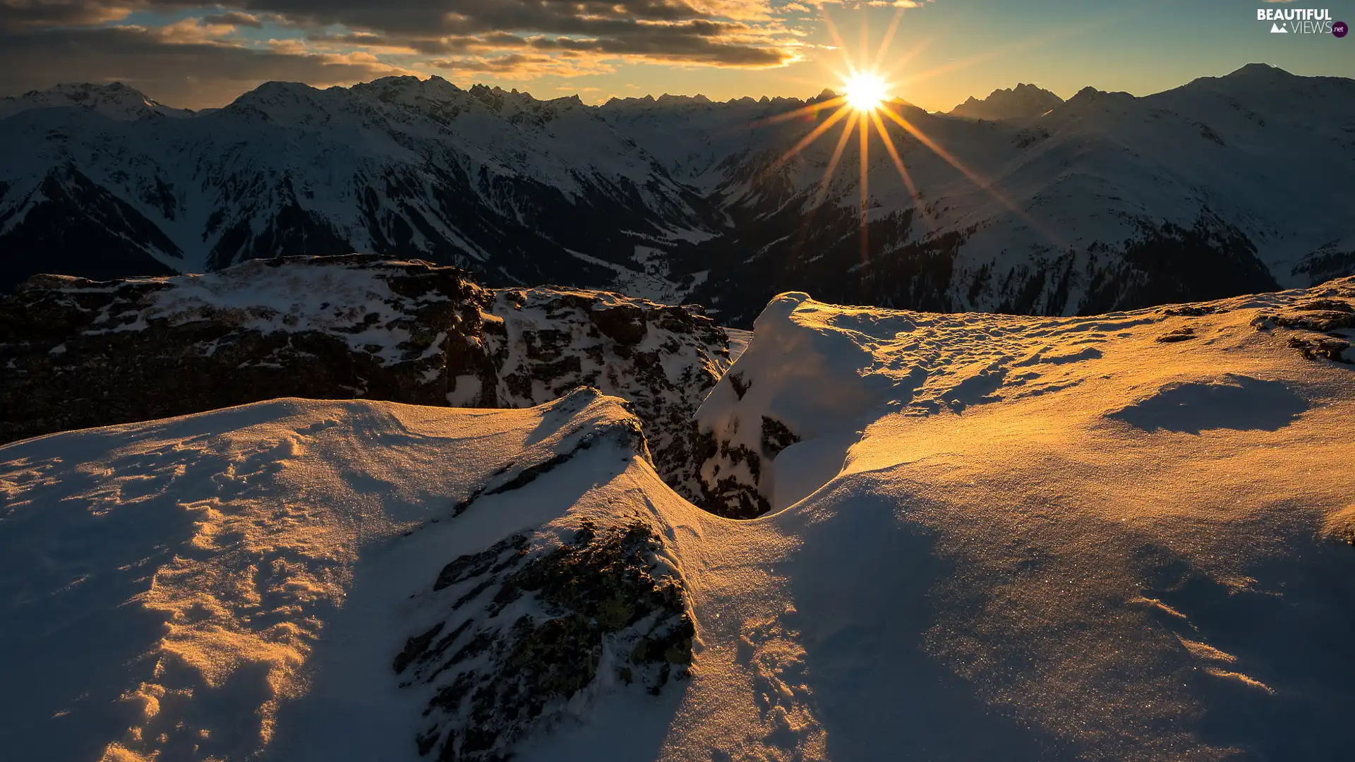 Mountains, snow, rays of the Sun, winter