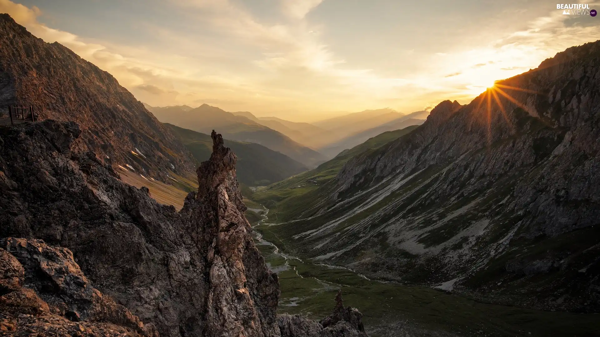 Mountains, Valley, rays of the Sun, peaks