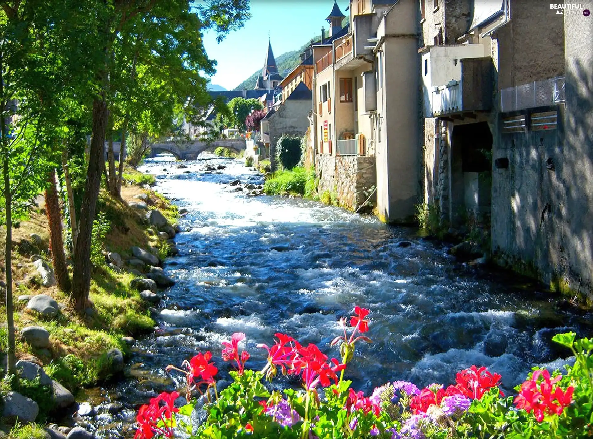 river, Houses, by