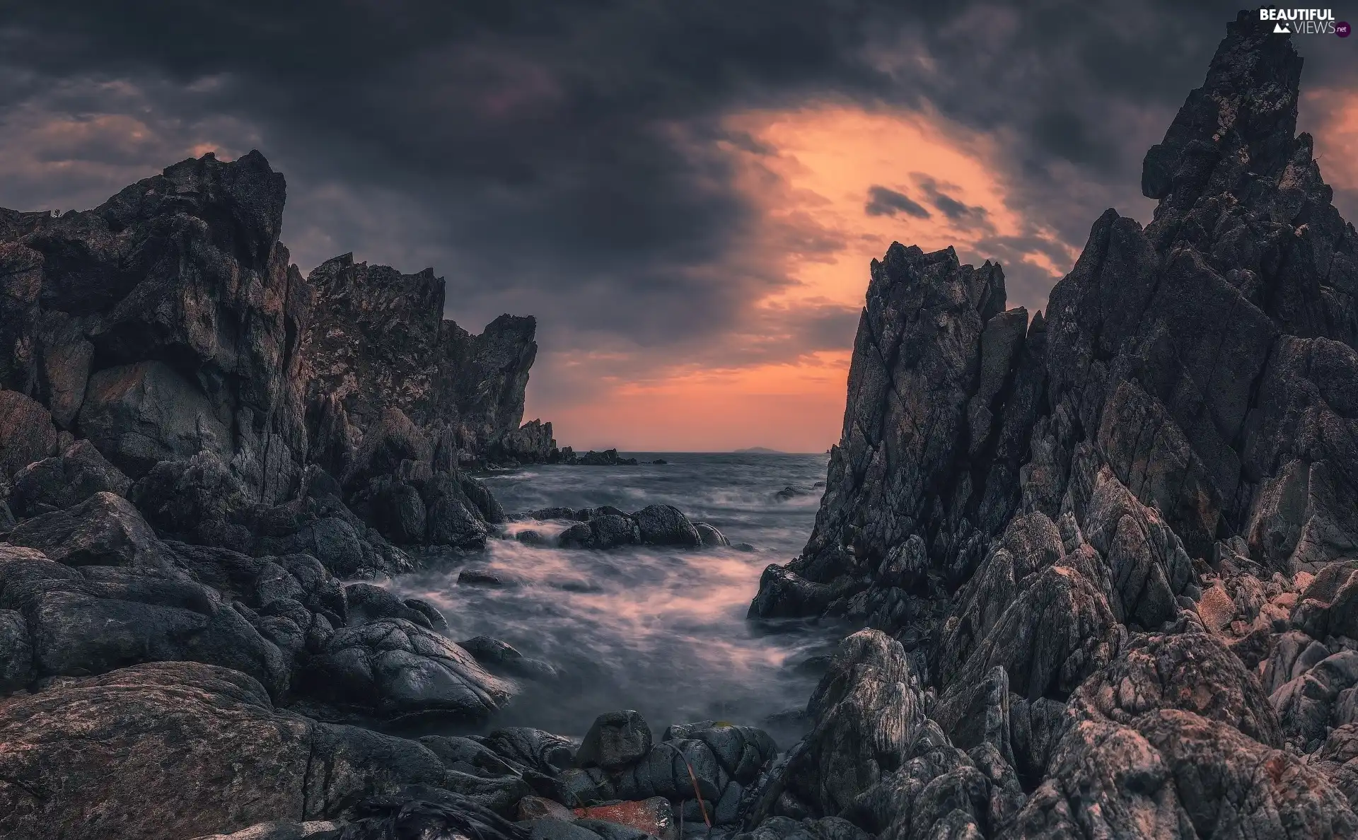 rocks, Great Sunsets, Russia, dark, Seaside, high, Japanese Sea, clouds