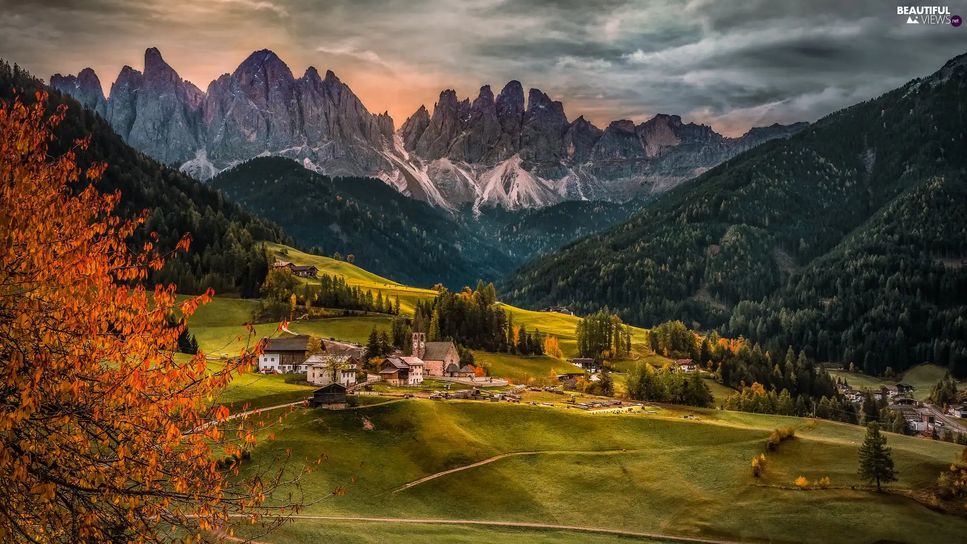 autumn, woods, Houses, Val di Funes Valley, Santa Maddalena, Way, viewes, Mountains, Italy, trees, country, Dolomites