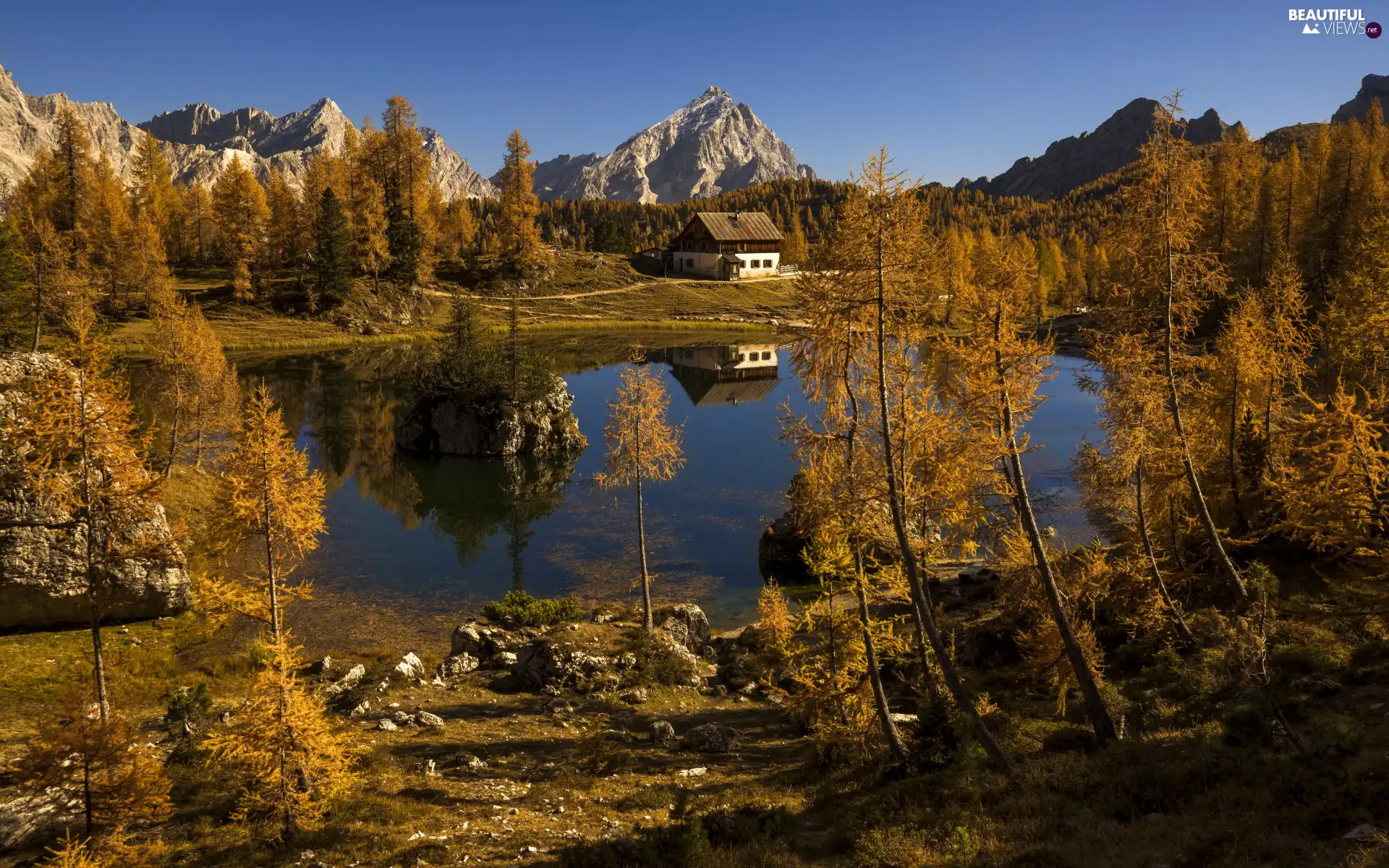 Pond - car, Mountains, trees, house, autumn, Yellowed, viewes