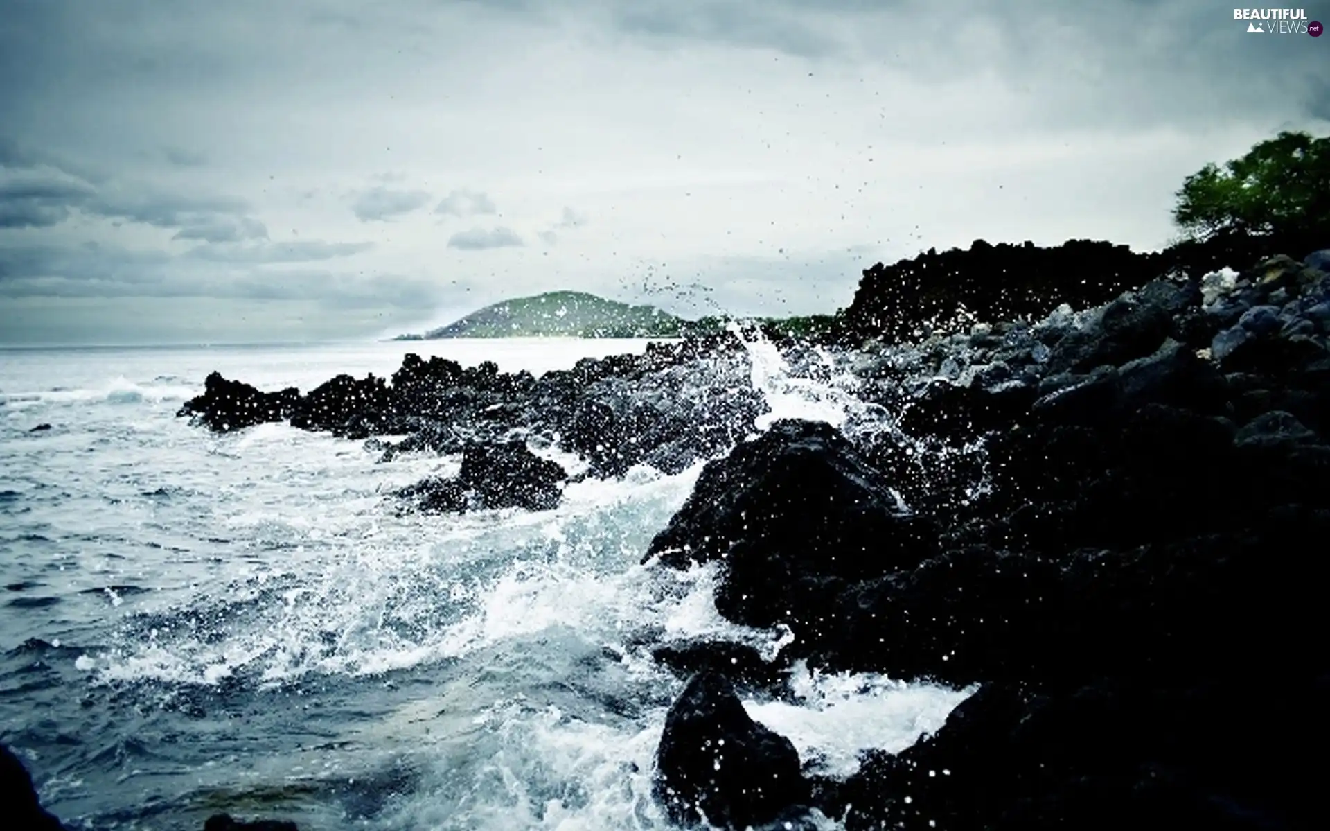 Waves, rocks, sea