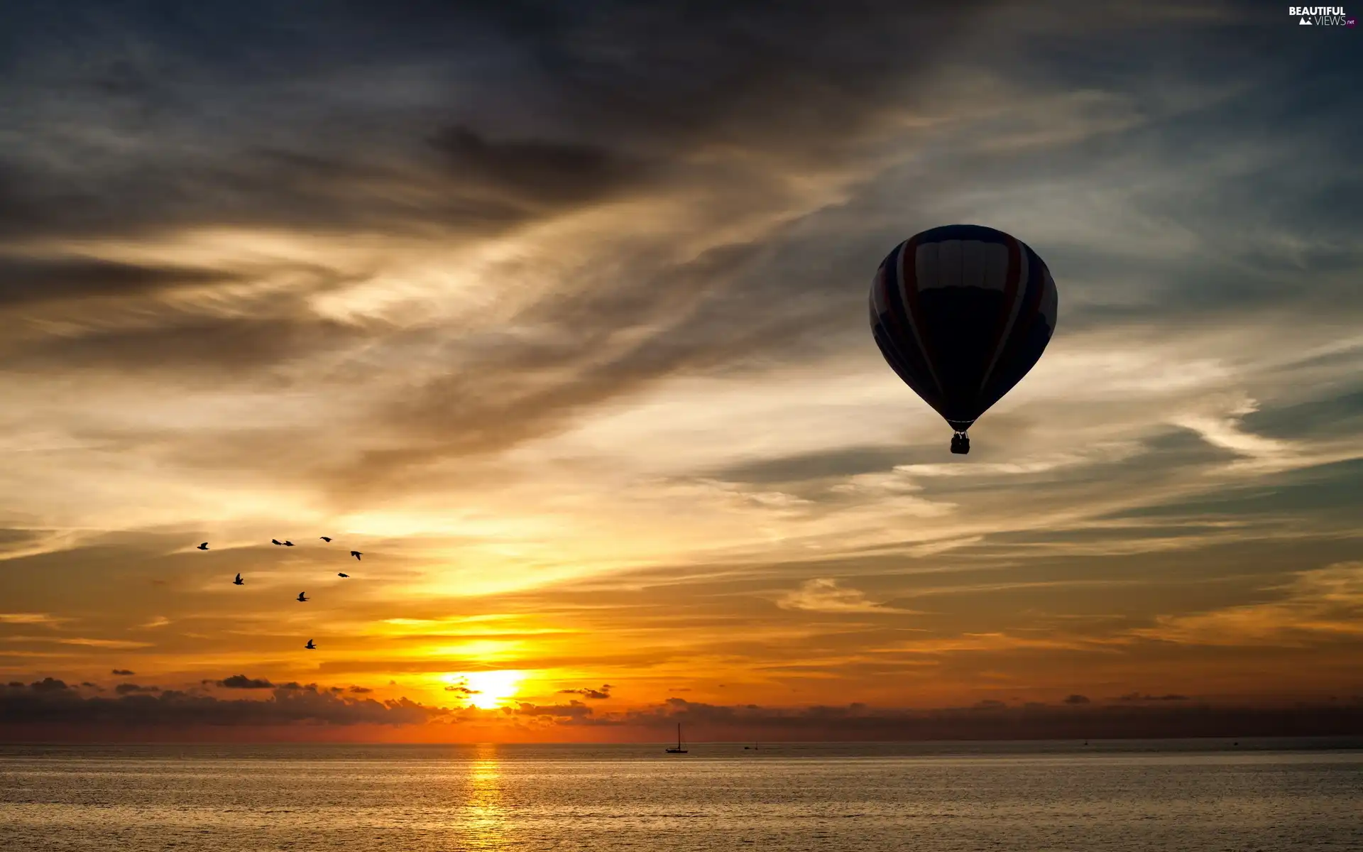 Boats, Balloon, west, sun, clouds, sea