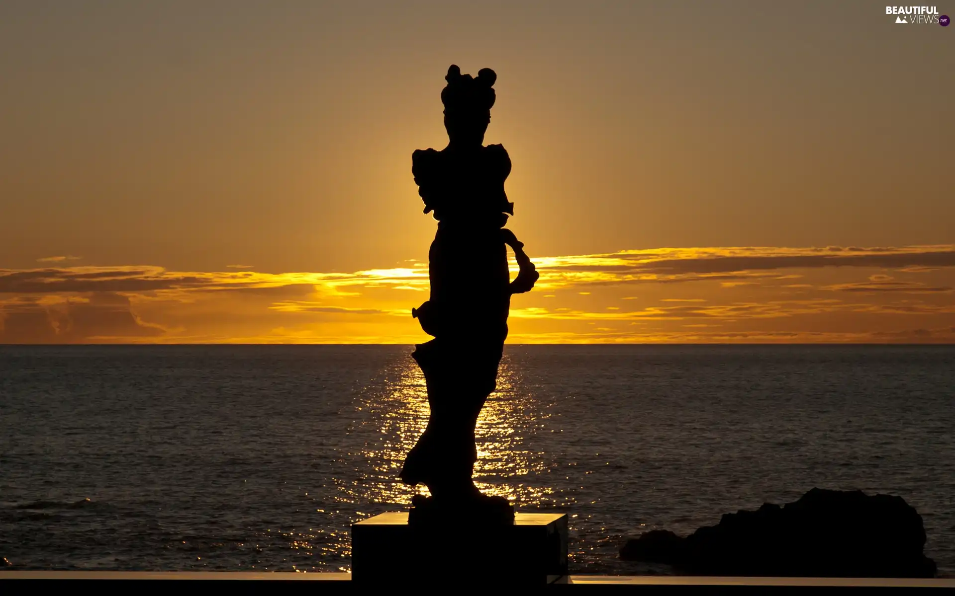 Women, Statue monument, west, sun, sea