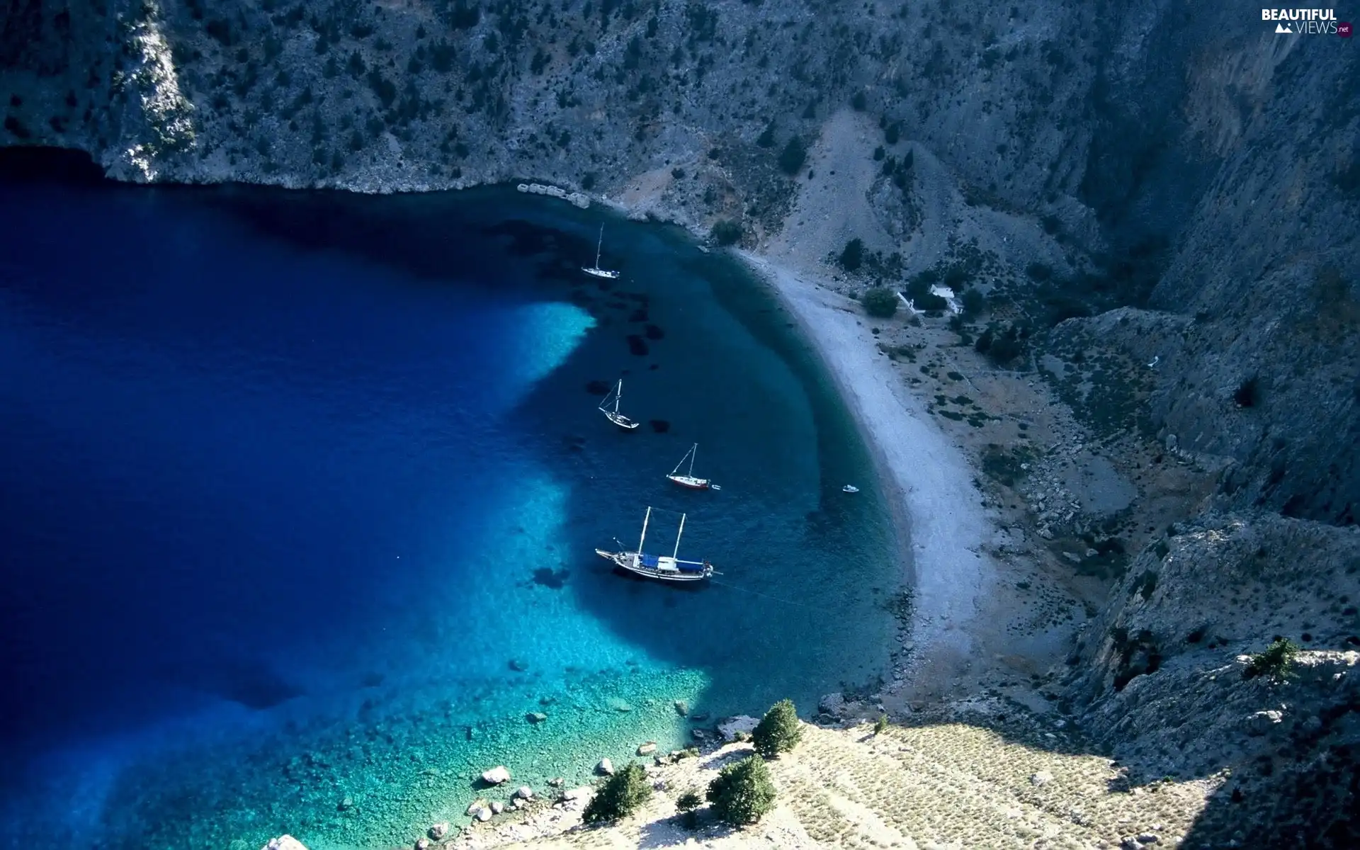 Yachts, Gulf, Mountains